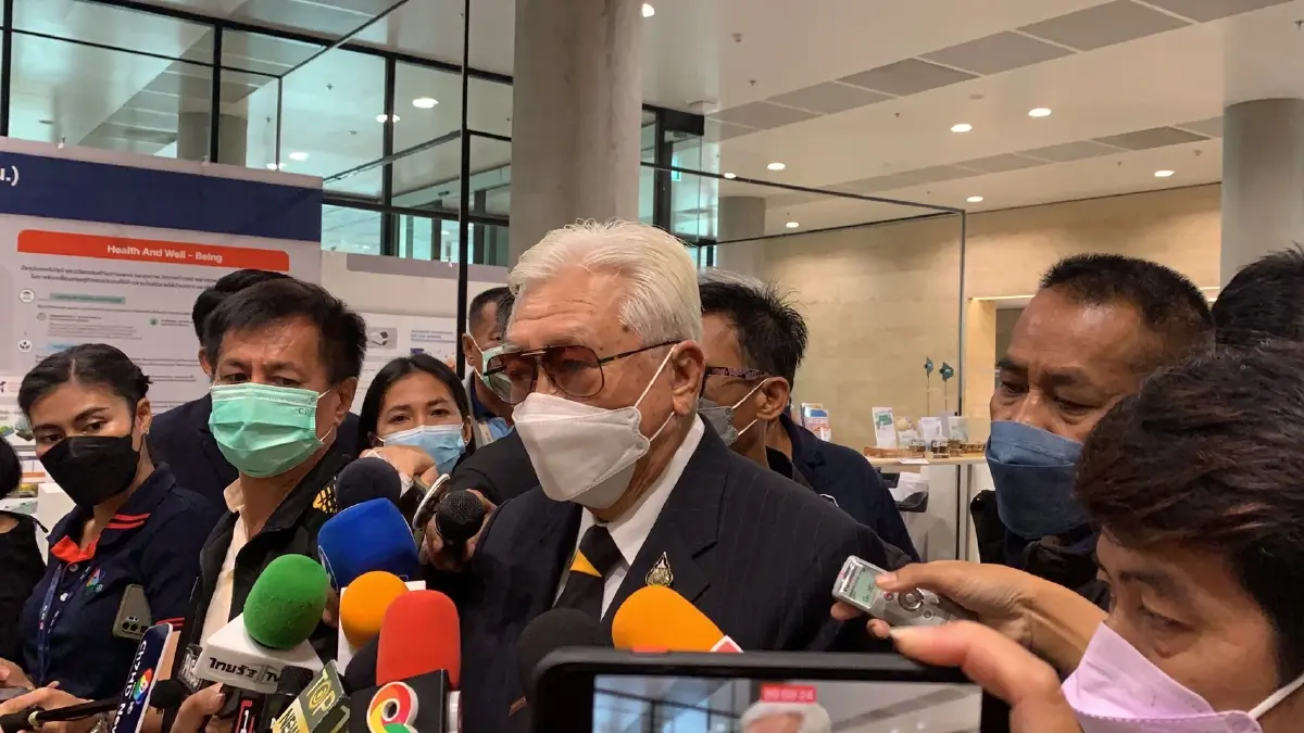 นายพิเชษฐ สถิรชวาล ส.ส.บัญชีรายชื่อ พรรคพลังประชารัฐ (พปชร.) ในฐานะหัวหน้ากลุ่ม 16 
