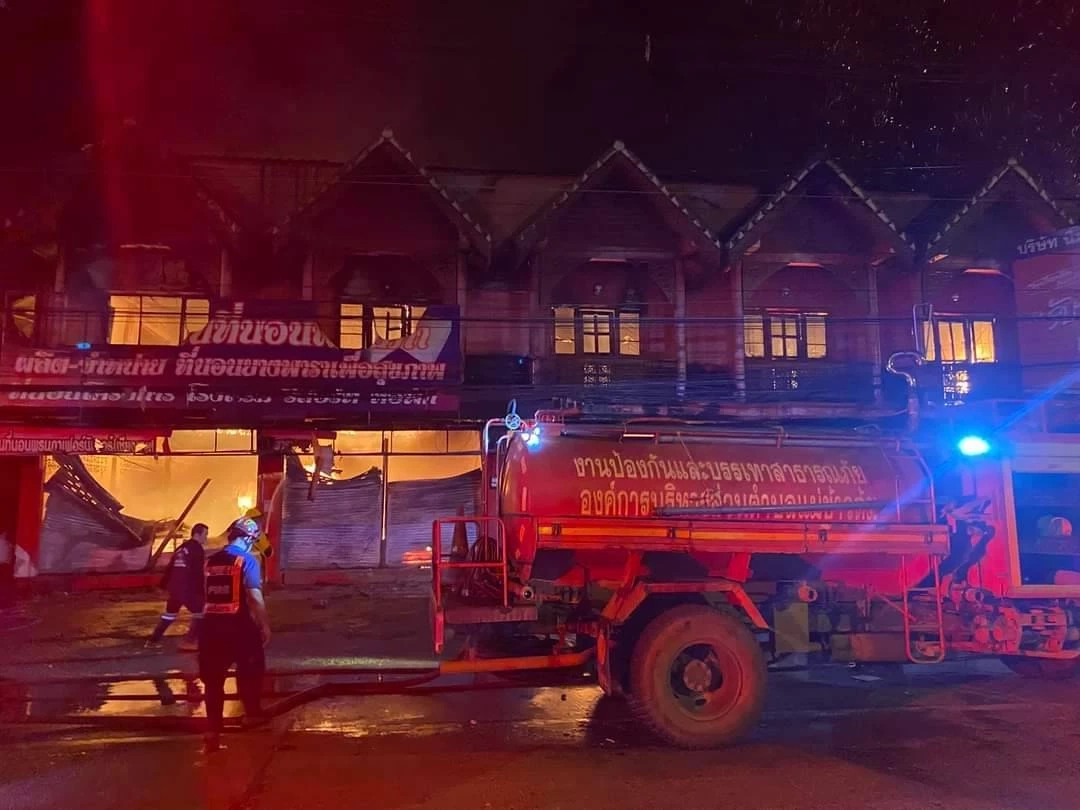 ระทึก ไฟไหม้วอดโรงงานผลิตที่นอนยางพาราเชียงราย มีผู้เสียชีวิตภายใน