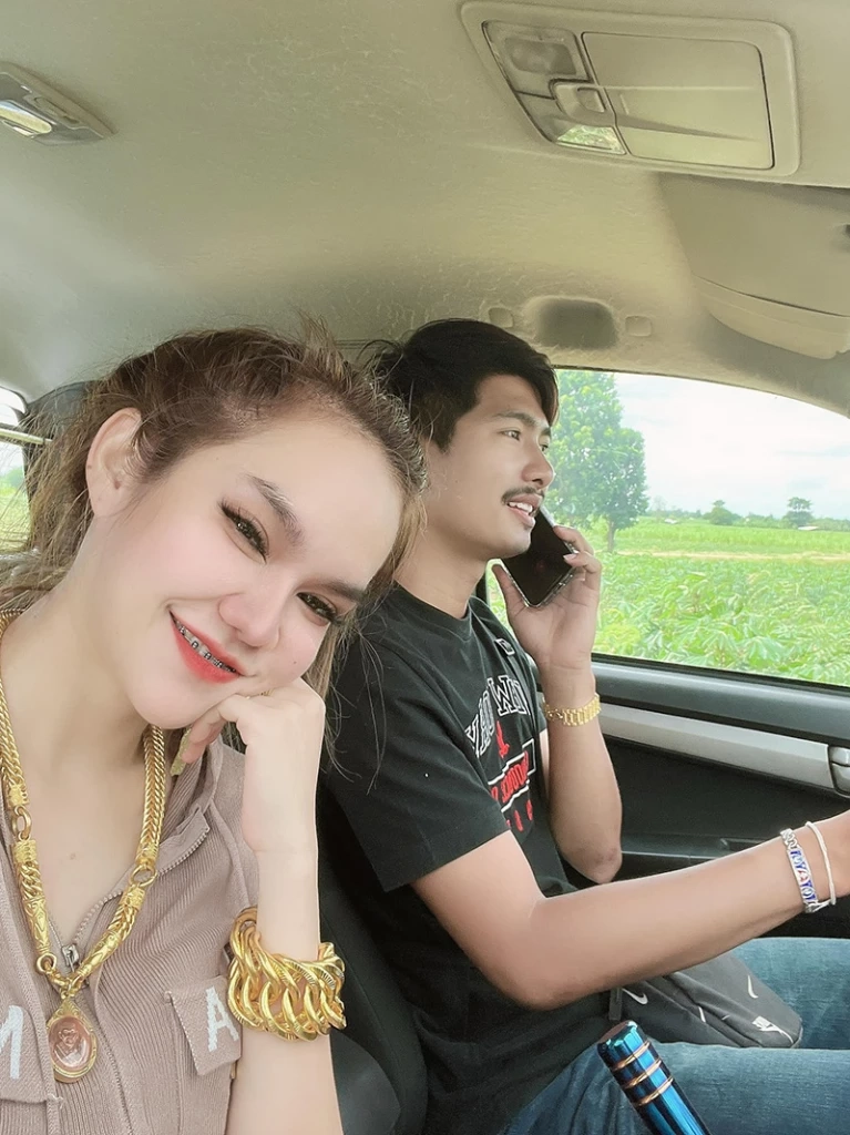 ลมพัดหวน "แม่น้ำหนึ่ง" ลงภาพคู่หนุ่มรู้ใจ แฟนคลับแห่แซวแฟนใหม่หน้าคุ้นๆ