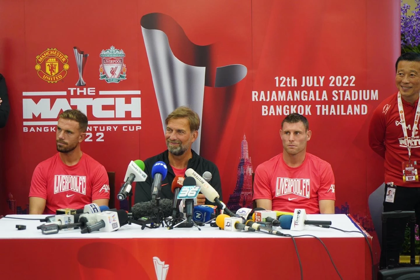 ดราม่า! เปิดขายบัตร "ศึกแดงเดือด" แบบลดกระหน่ำ 50% หน้าสนามราชมังฯ 