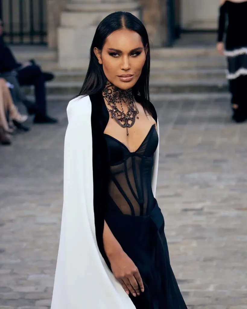 “แอนนา”สวยมั่น ฟาดบนรันเวย์ แฟชั่นโชว์ Paris Fashion Week 2022