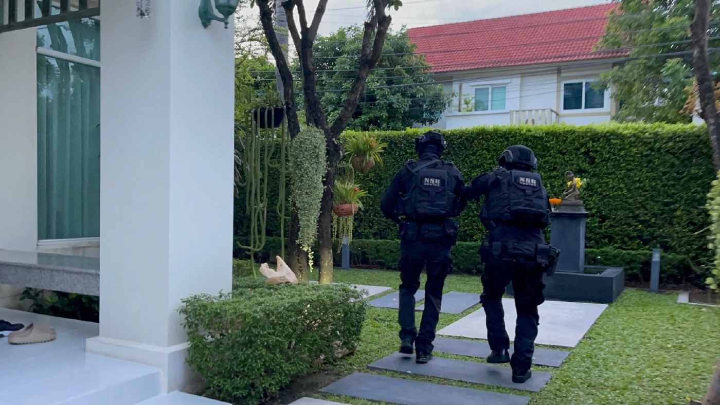 จนท.สนธิกำลังบุกจับหัวหน้าแก๊งค้ายา &quot;SN77&quot; พร้อมยึดทรัพย์ 100 ล้าน