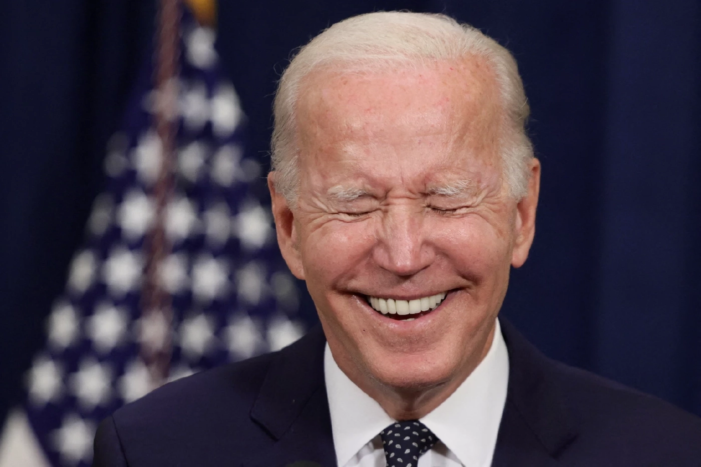 ไบเดนโชว์ฟิตทำงานในทำเนียบขาว แม้ติดโควิด