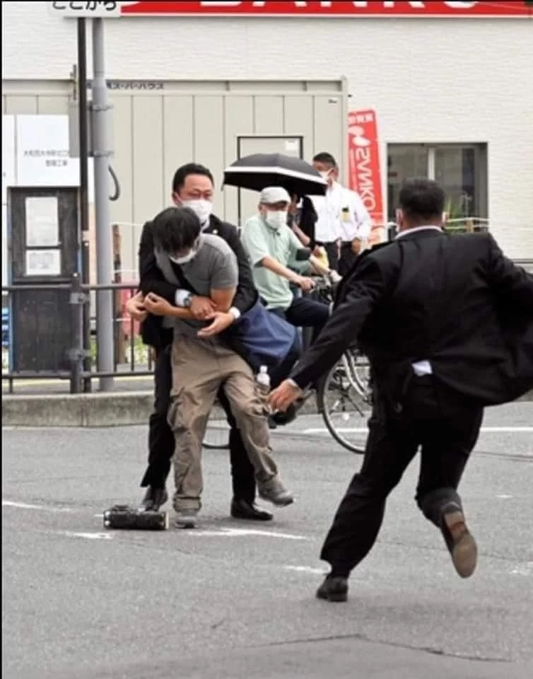 เผยชีวิตผู้ต้องสงสัยลอบสังหาร "นายอาเบะ" เพิ่งลาออกจากงานอ้างเหนื่อย