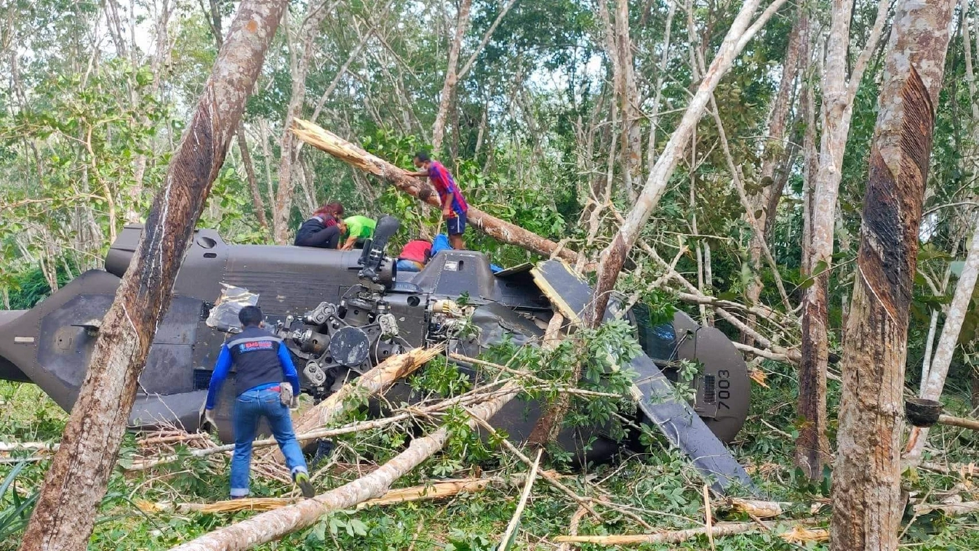 "อนุทิน" บินด่วนสงขลา เยี่ยมเพื่อนรักมทภ.4 พล.ท.เกรียงไกร หลังฮ.ตกบาดเจ็บ