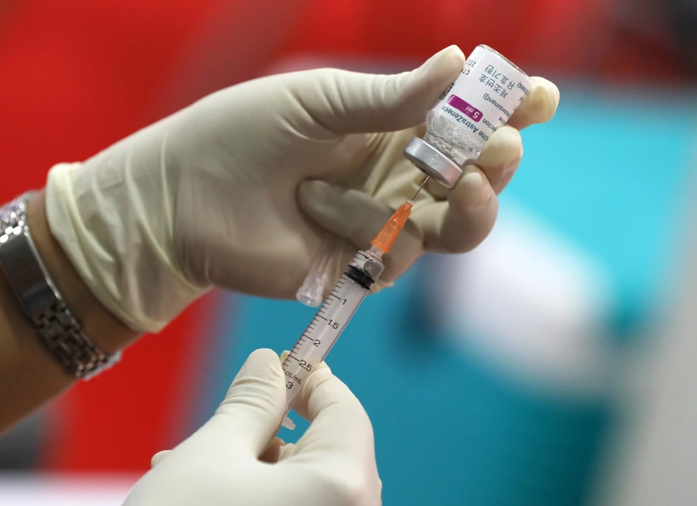 มช. เผยผลศึกษาฉีดกระตุ้นด้วย"แอสตร้าฯ" ป้องกันโอมิครอน 73% ใกล้เคียง"mRNA"