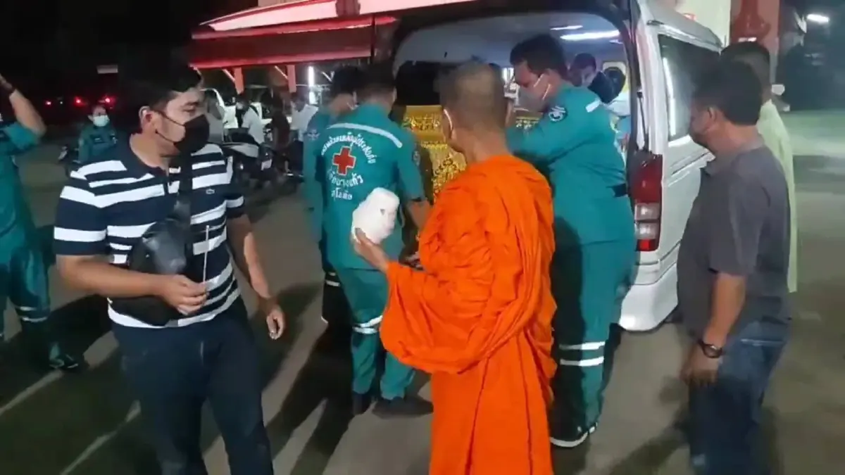 สองพี่น้องโผเข้ากอดกันร่ำไห้รับศพพ่อแม่ขายหมูปิ้ง เหยื่อเมาแล้วขับ