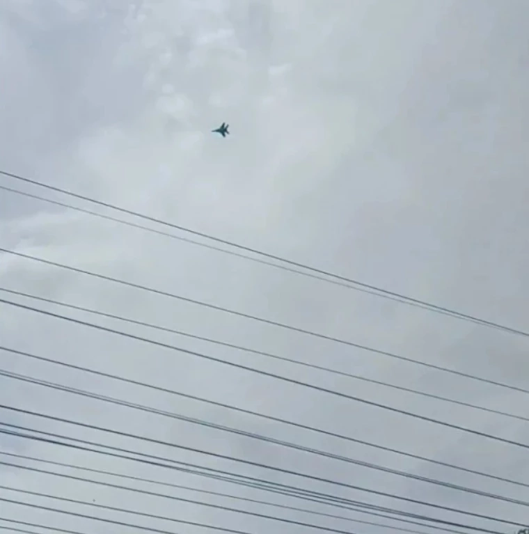 “เครื่องบินพม่าล้ำน่านฟ้าไทย” ทำเลือดรักชาติพุ่ง เหล่าคนดัง ชาวเน็ตจวกยับ