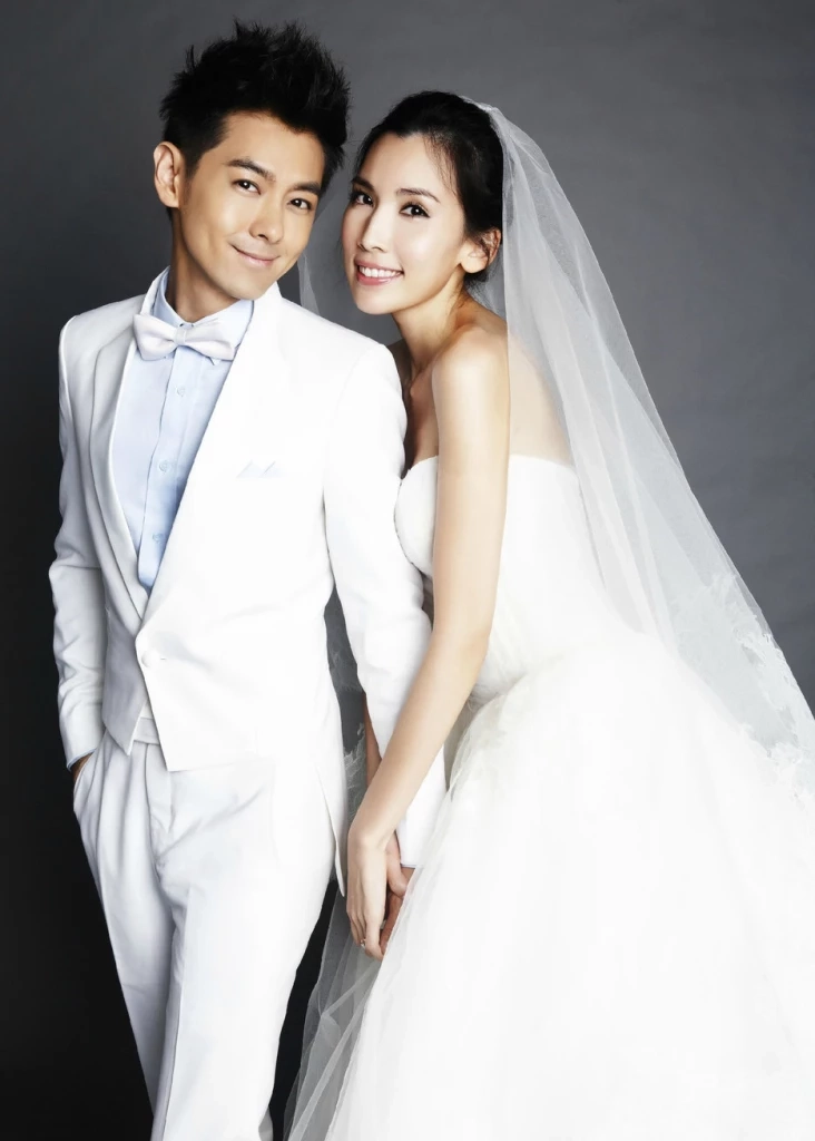 "หลิน จื้ออิง" ดาราไต้หวัน ประสบอุบัติเหตุ ขับรถพุ่งชนเสาไฟลุกท่วม