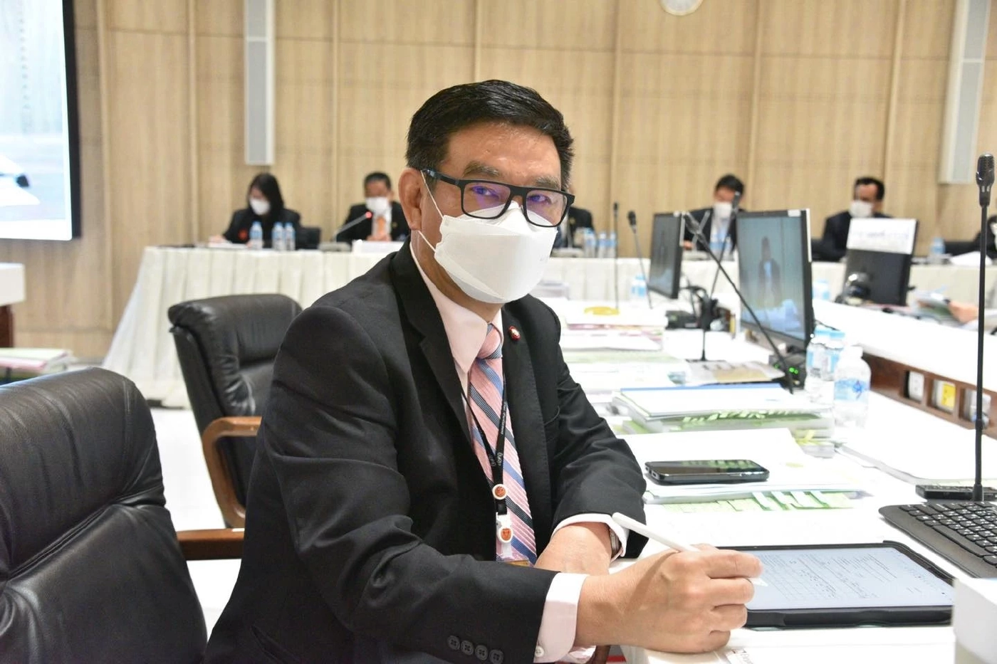 สมชัย  ศรีสุทธิยากร  รองประธานกมธ.งบประมาณ จากพรรคเสรีรวมไทย 