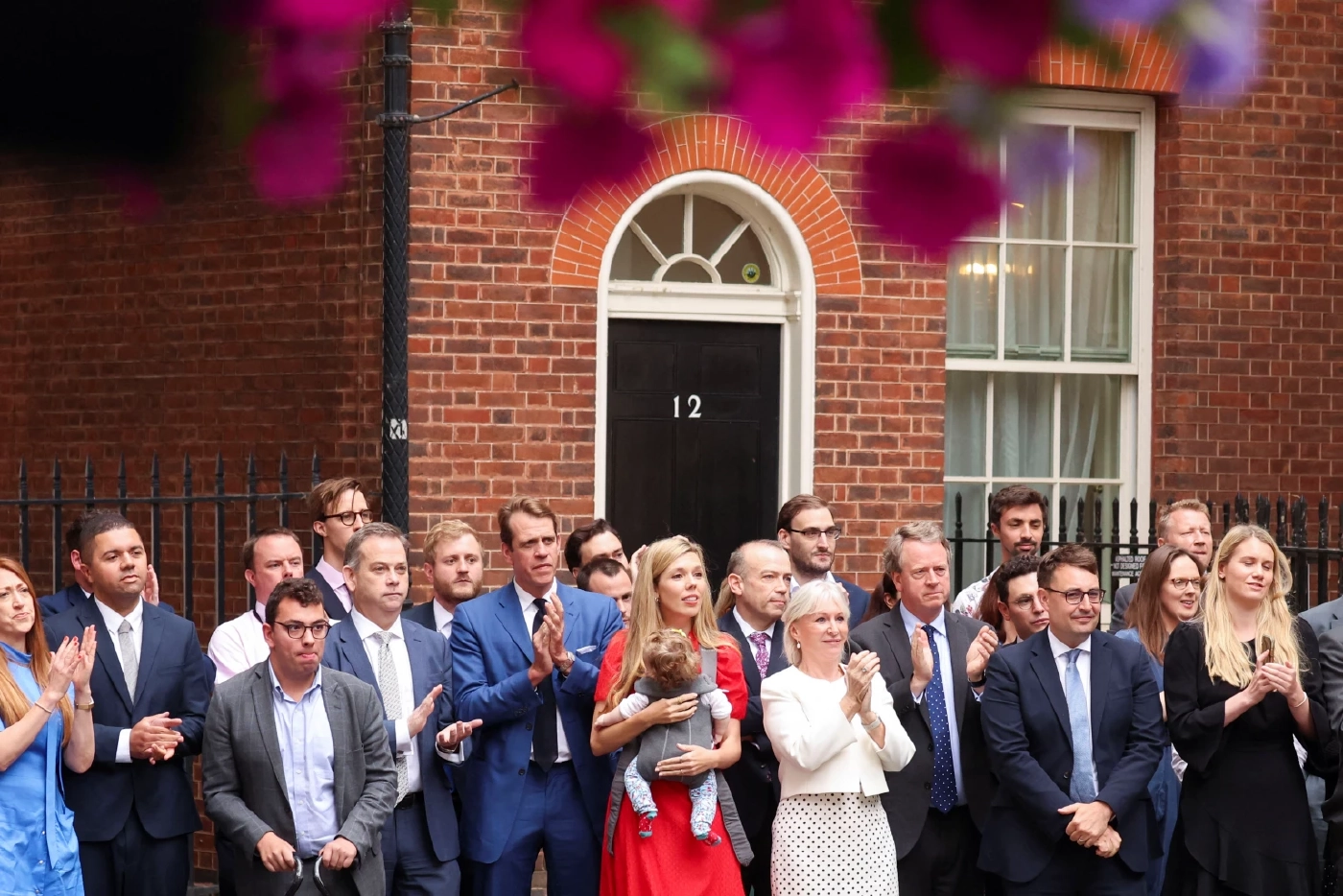 นายกฯ อังกฤษแถลงลาออก เสียใจอยู่ไม่ครบวาระ