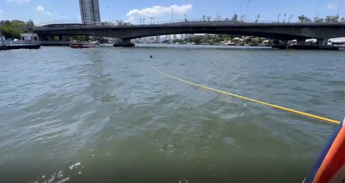 สลด ! เฒ่าวัย 75 โดดสะพานพุทธฯ จมดิ่งกลางแม่น้ำเจ้าพระยา