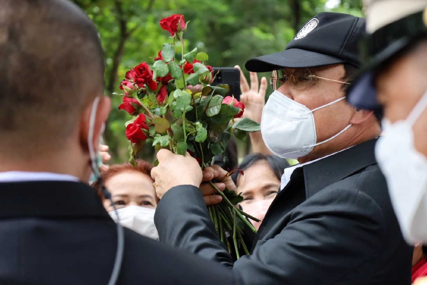 พล.อ.ประยุทธ์ ลงพื้นที่ กำแพงเพชร มวลชน เชียร์ให้เป็น "นายกฯคนต่อไป"