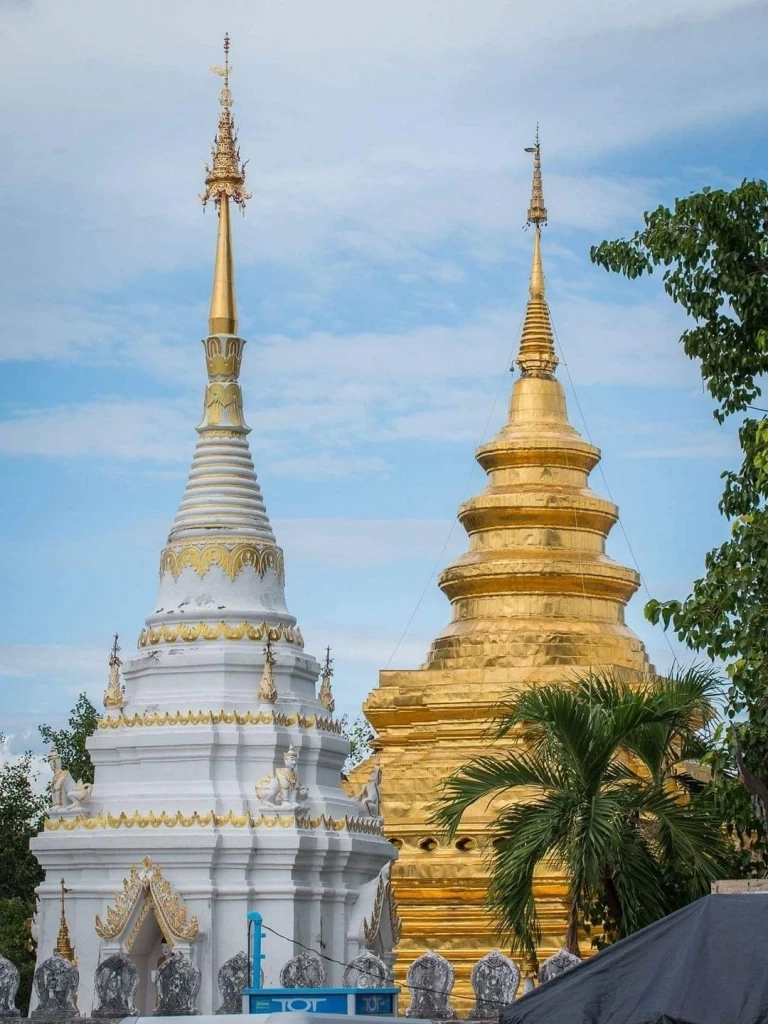 เจดีย์ขาว วัดพระธาตุศรีจอมทองวรวิหารถล่ม จากแผ่นดินไหวต่อเนื่องในเมียนมา