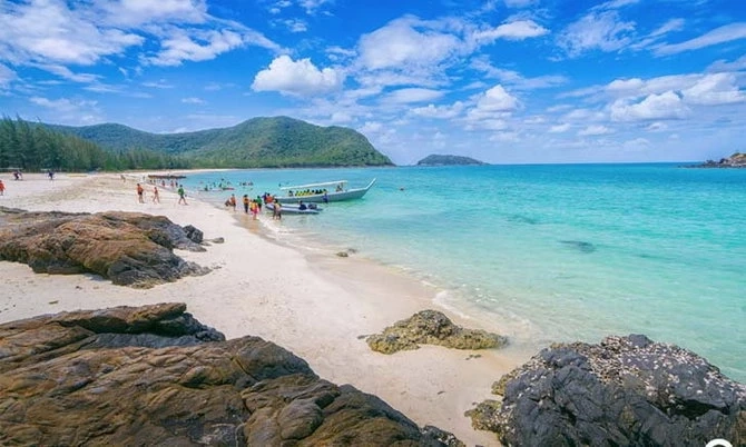 กองทัพเรือปลดป้าย “ห้ามสวมบิกินีเล่นน้ำ” เกาะแสมสาร แค่ขอความร่วมมือ