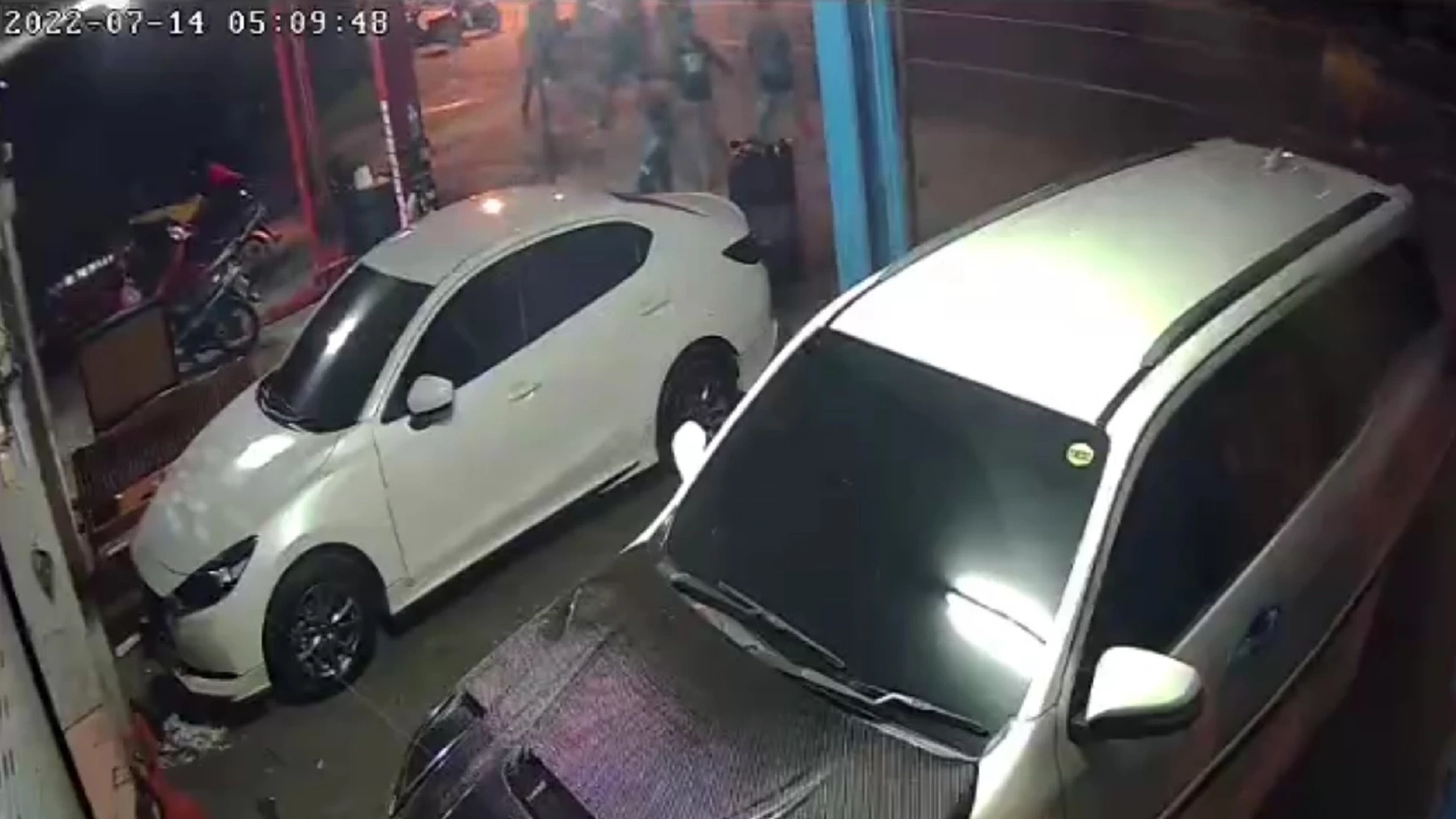 โจ๋ 19 คึก ยกพวกบุกฟันหัวหนุ่มช่างซ่อมรถเจ็บ 2 อ้างถูกท้าทายก่อน