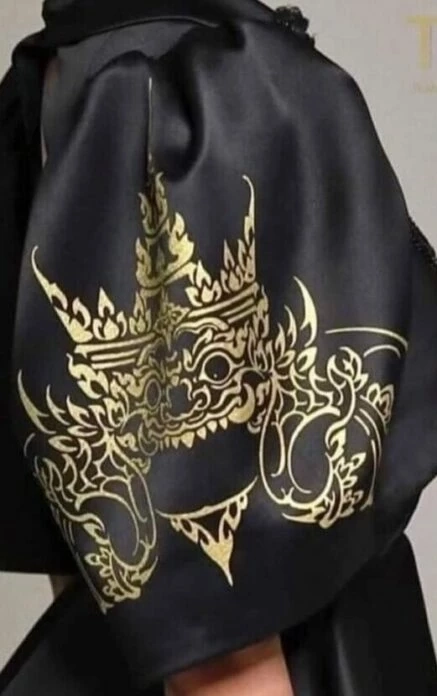 ผลงาน “ราหูอมจันทร์” ที่ออกแบบโดยนายฐิติ เกตุธรรม ศิลปินคนไทย 