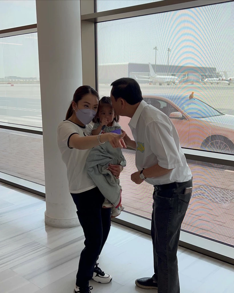 "เอม-อุ๊งอิ๊งค์" พาหลานไปเยี่ยม "ตาทักษิณ-ยายปู ยิ่งลักษณ์" ถึงดูไบ