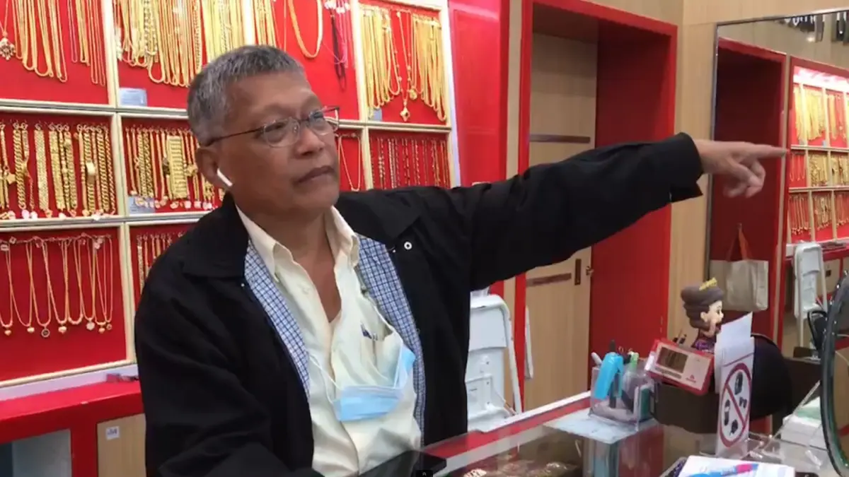 ล่าโจรควงปืนบุกเดี่ยวชิงทอง ห้างดังย่านพัฒนาการ กวาดทอง 45 บาท