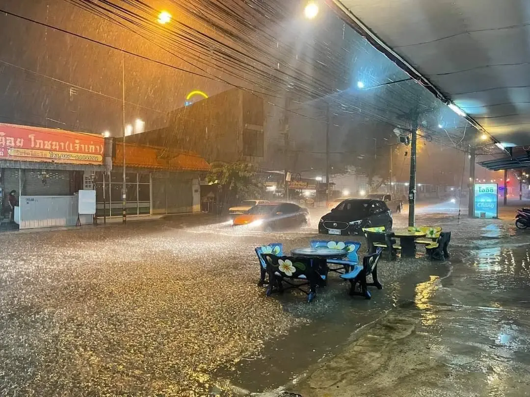 ด่วน เมืองชัยภูมิจมบาดาล  หลังเจอฝนถล่ม ถนนทุกสายรถขนาดเล็กผ่านไม่ได้