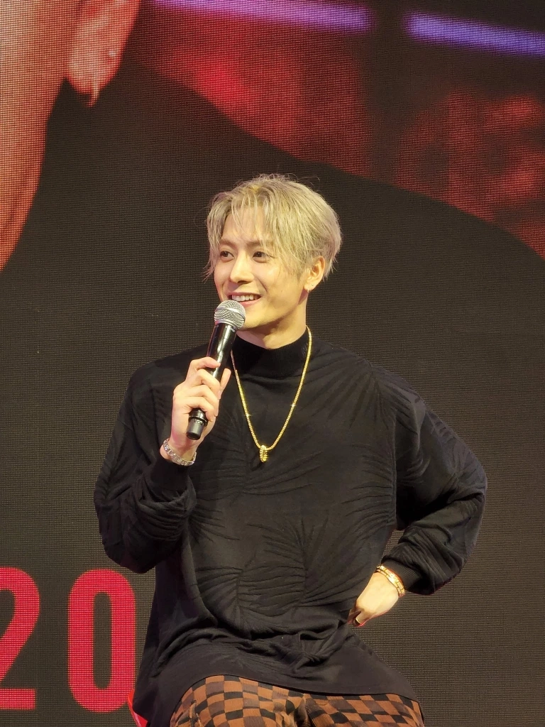 ดราม่าอีก! สาวโพสต์หยิบกระเป๋าสลับ "แจ็คสัน หวัง" ถูกแฟนคลับถล่ม 