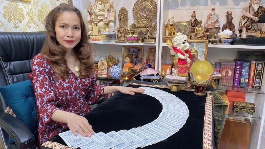 "หมอจุ๊บ" เผย 4 ราศี ช่วงนี้เนื้อหอม ความรักเบ่งบาน หรืออาจจะเจอเนื้อคู่