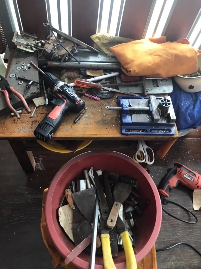 ตำรวจ 191 บุกจับพระทำปืนขายผ่านโซเชียล อึ้งค้นกุฏินึกว่าคลังแสง