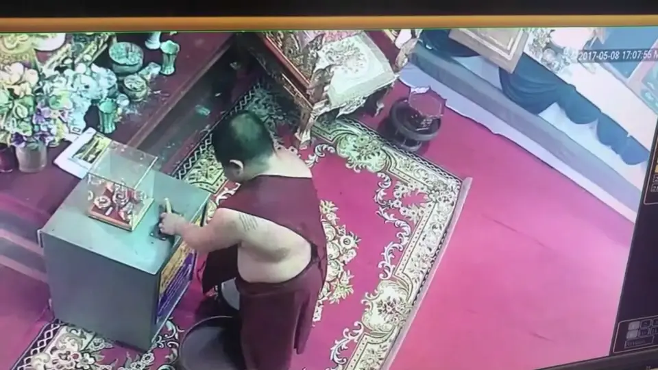 ชาวบ้านเปิดคลิปเด็ด ร้องพระวัดดัง อ้างมาศาสนา - เสพเมถุนกับสีกา
