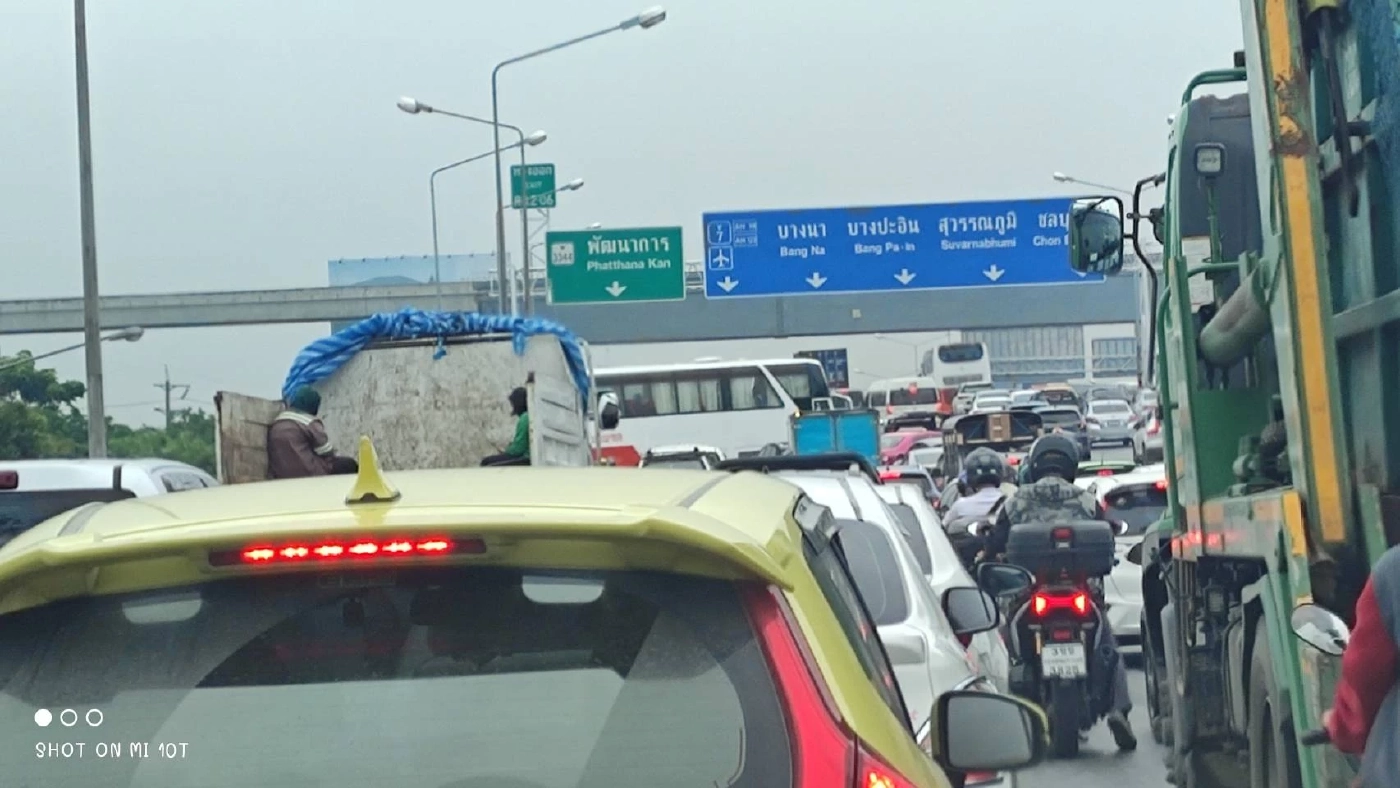“คนกรุงอ่วม” รถติดหนักมากตั้งแต่เช้า เช็กเส้นทางเลี่ยงเผื่อเวลาเดินทาง
