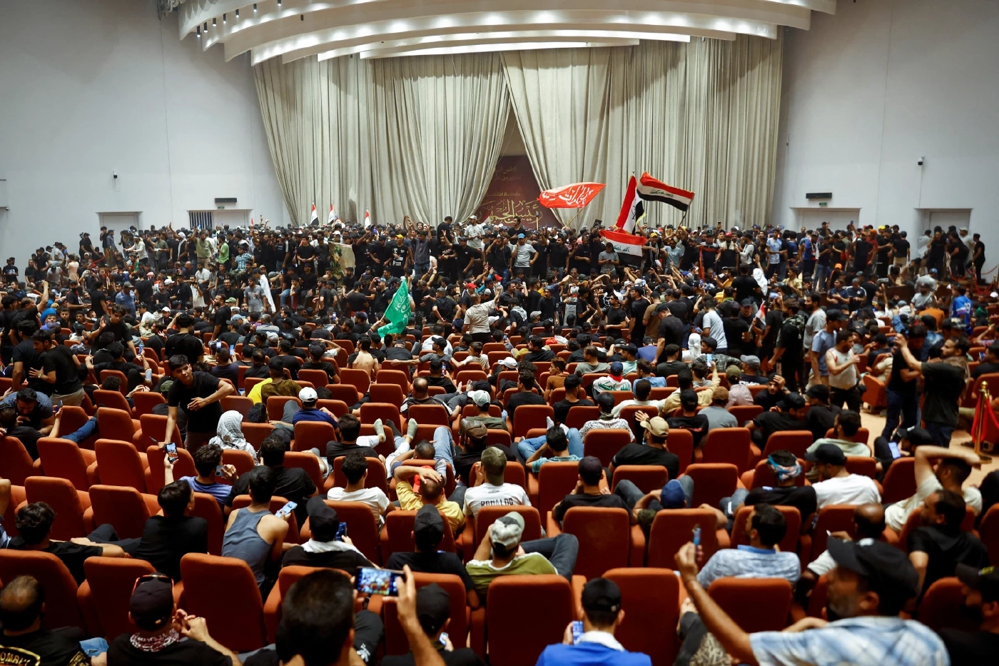 ยึดสภาอิรักรอบสอง ผู้ประท้วงบาดเจ็บ 120 คน