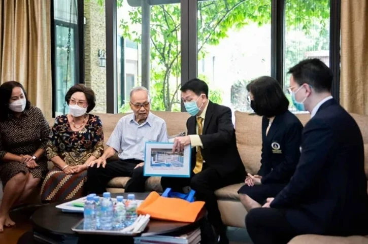 เปิดประวัติ "อากงจุน"จาก "เด็กกวาดถนน" สู่ผู้บริจาคให้รพ.รามาธิบดี 900 ล้าน