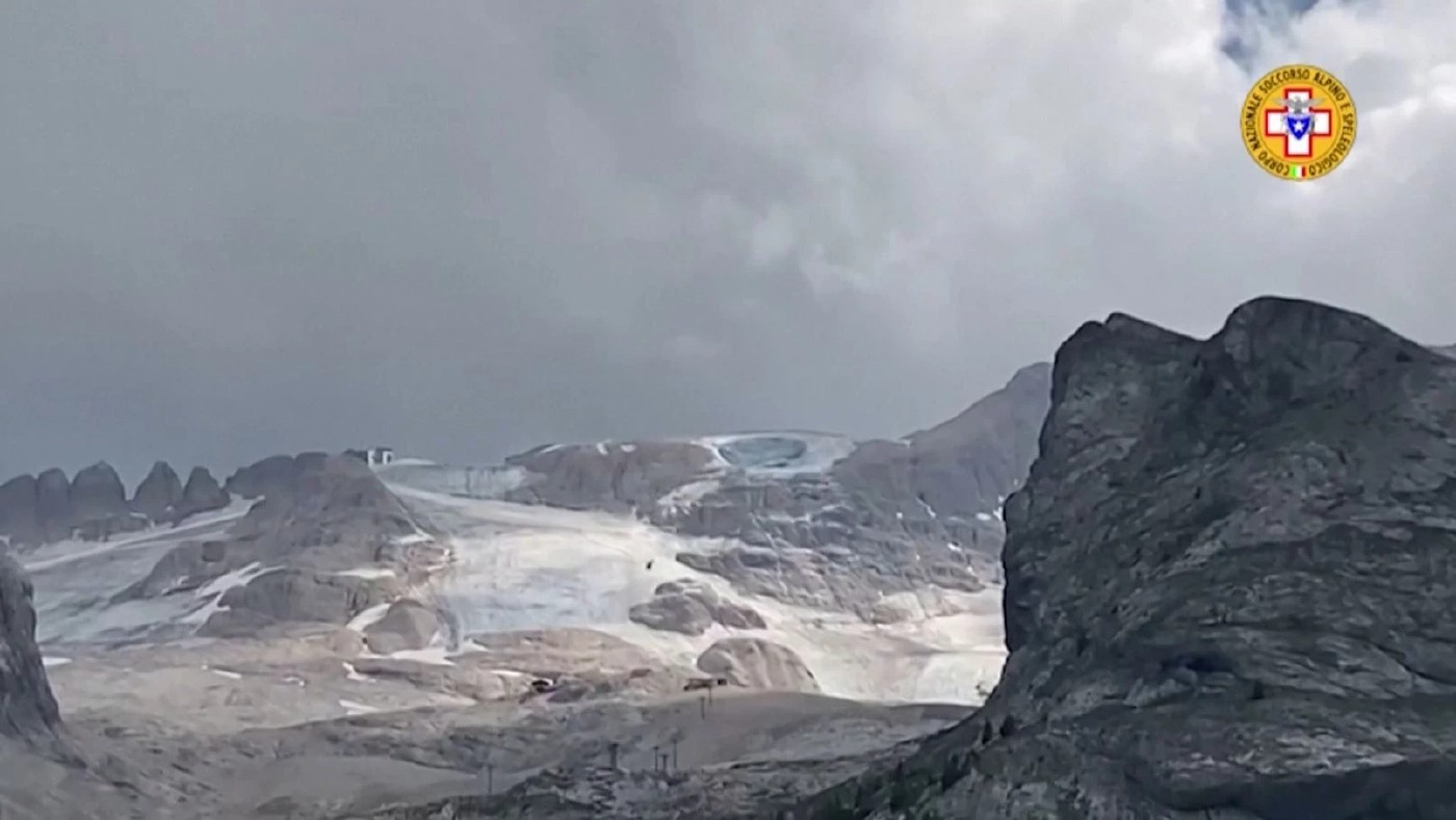 ธารน้ำแข็งในอิตาลีถล่มทับนักปีนเขาดับ 6 ราย