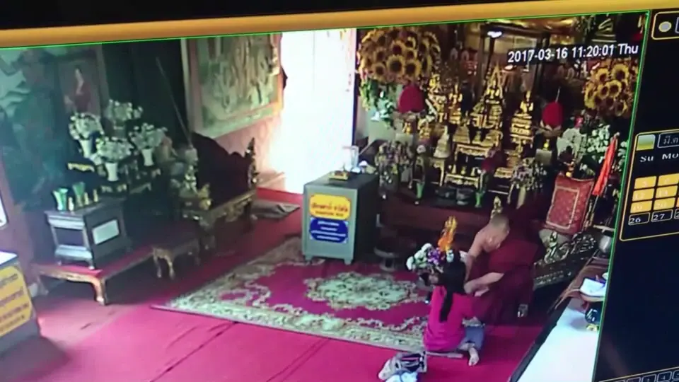ชาวบ้านเปิดคลิปเด็ด ร้องพระวัดดัง อ้างมาศาสนา - เสพเมถุนกับสีกา