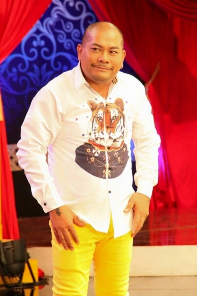 &quot;โป๊งเหน่ง เชิญยิ้ม&quot; ศิลปินตลกชื่อดัง 