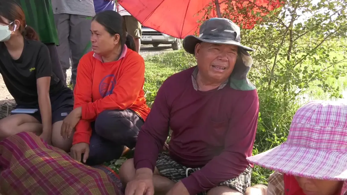 3เด็กหญิงเสียดายรองเท้าไหลตามน้ำ ลงไปคว้าลื่นตกน้ำดับ 2 รอด 1