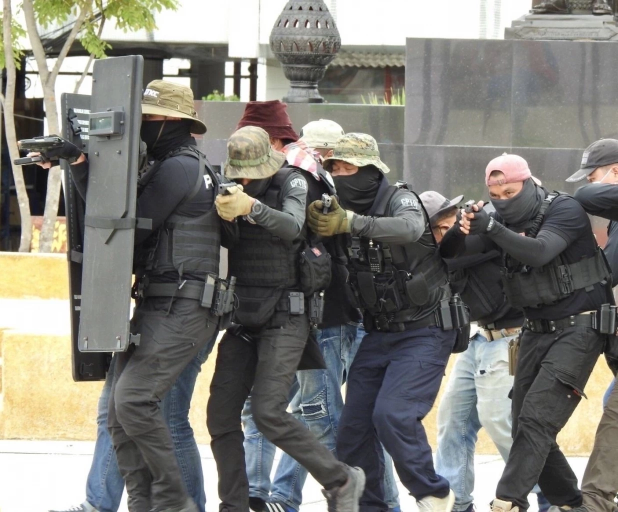 พล.ต.อ.รอย เยี่ยมการฝึกยุทธวิธีปราบปราม ภูธรภาค 2