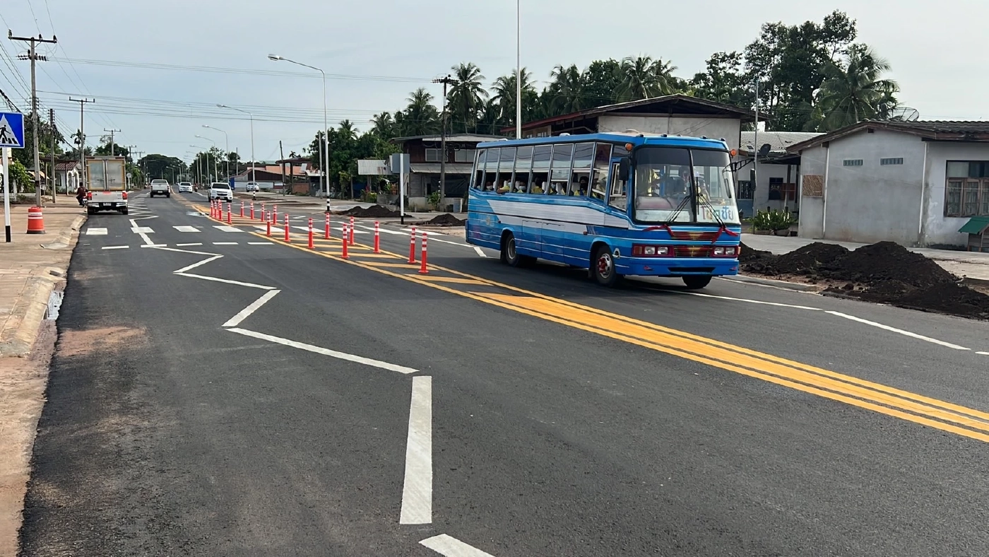 ถนนตีเส้นซิกแซก ชาวบ้านขับรถผ่าน สุดงง