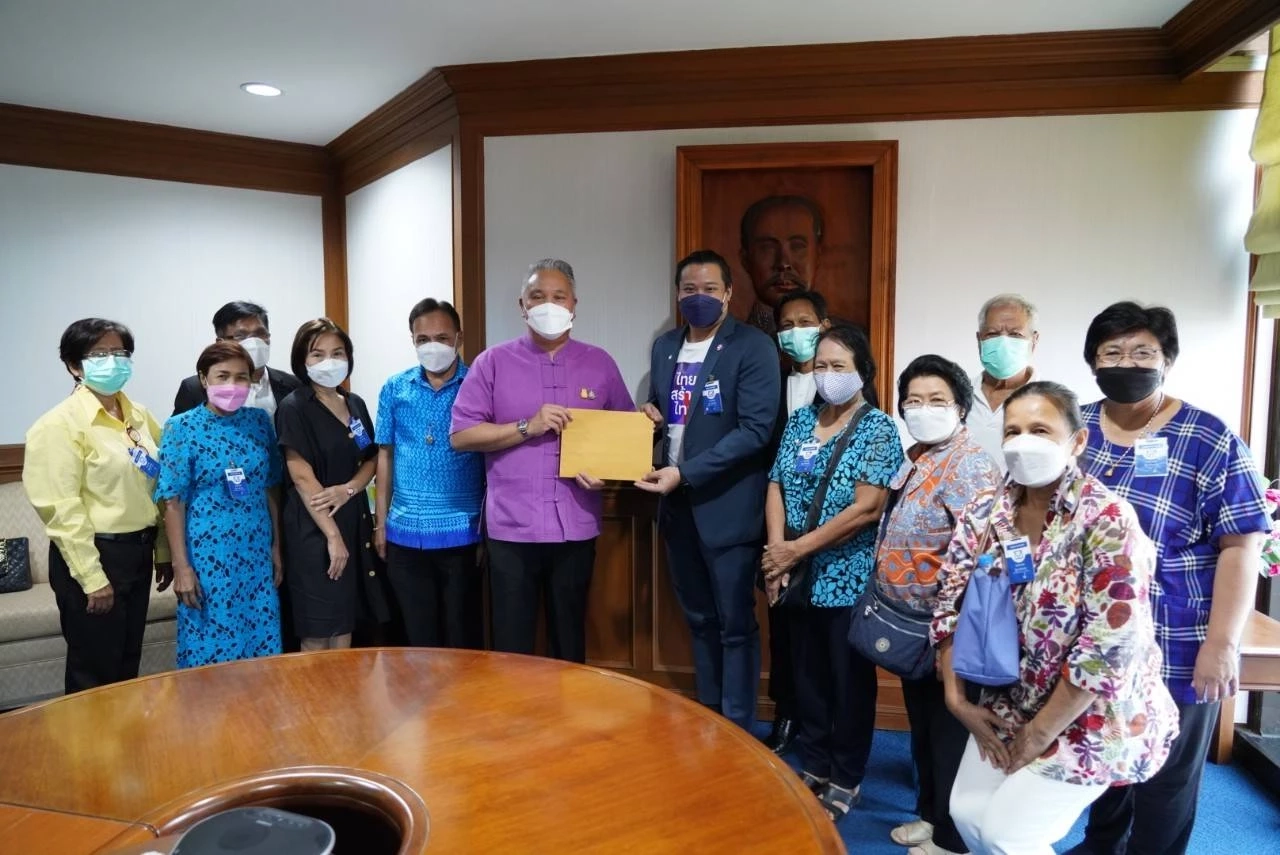 ทนไม่ไหวแล้ว ชาวแฟลตดินแดง ร้องผู้ว่าฯ เคหะ ช่วยแก้ปัญหากองทัพหนูบุก