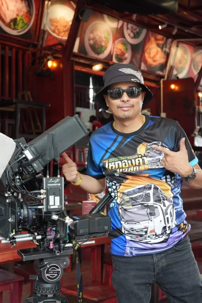นายประจักษ์ชัย ไหทองคำ หรือนายห้างประจักษ์ชัย เจ้าของค่ายไหทองคำ