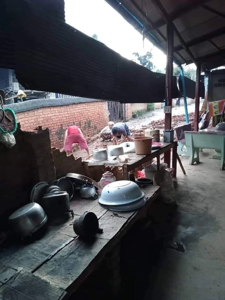 เปิดภาพความเสียหาย “แผ่นดินไหวเมียนมา” รั้วบ้านพังถล่ม