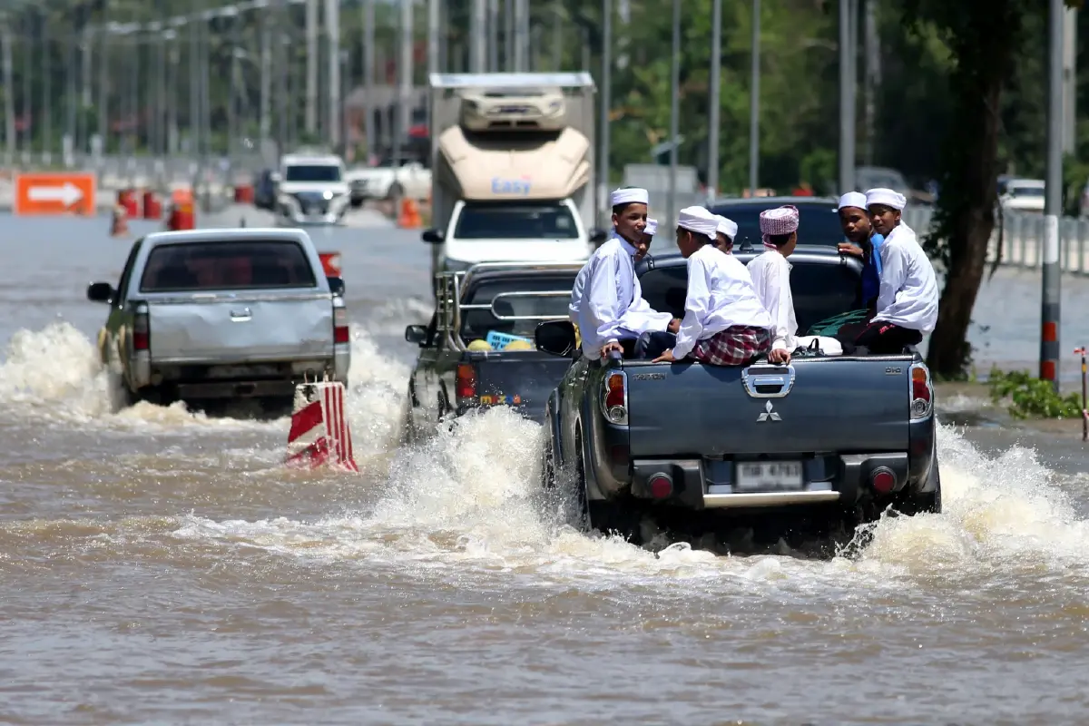กรมอุตุฯ เตือน 28 จว. มีฝนหนัก ระวังท่วมฉับพลัน  กทม.-ปริมณฑลมีฝนช่วงบ่าย-ค่ำ
