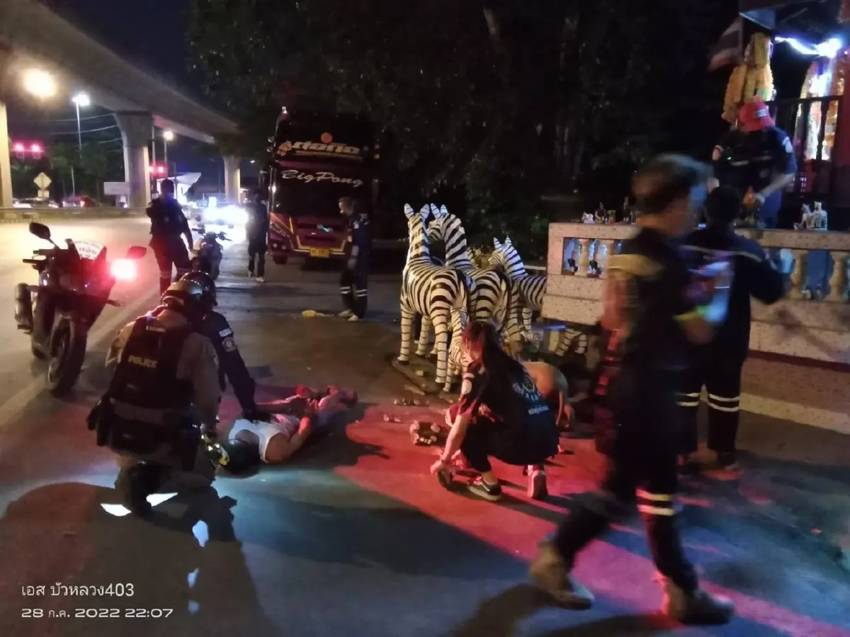 สุดทน หนุ่มใหญ่โมโห ทุบศาลหลวงปู่เอี่ยวปากน้ำพังยับ ขอหวยไม่ถูกสักงวด