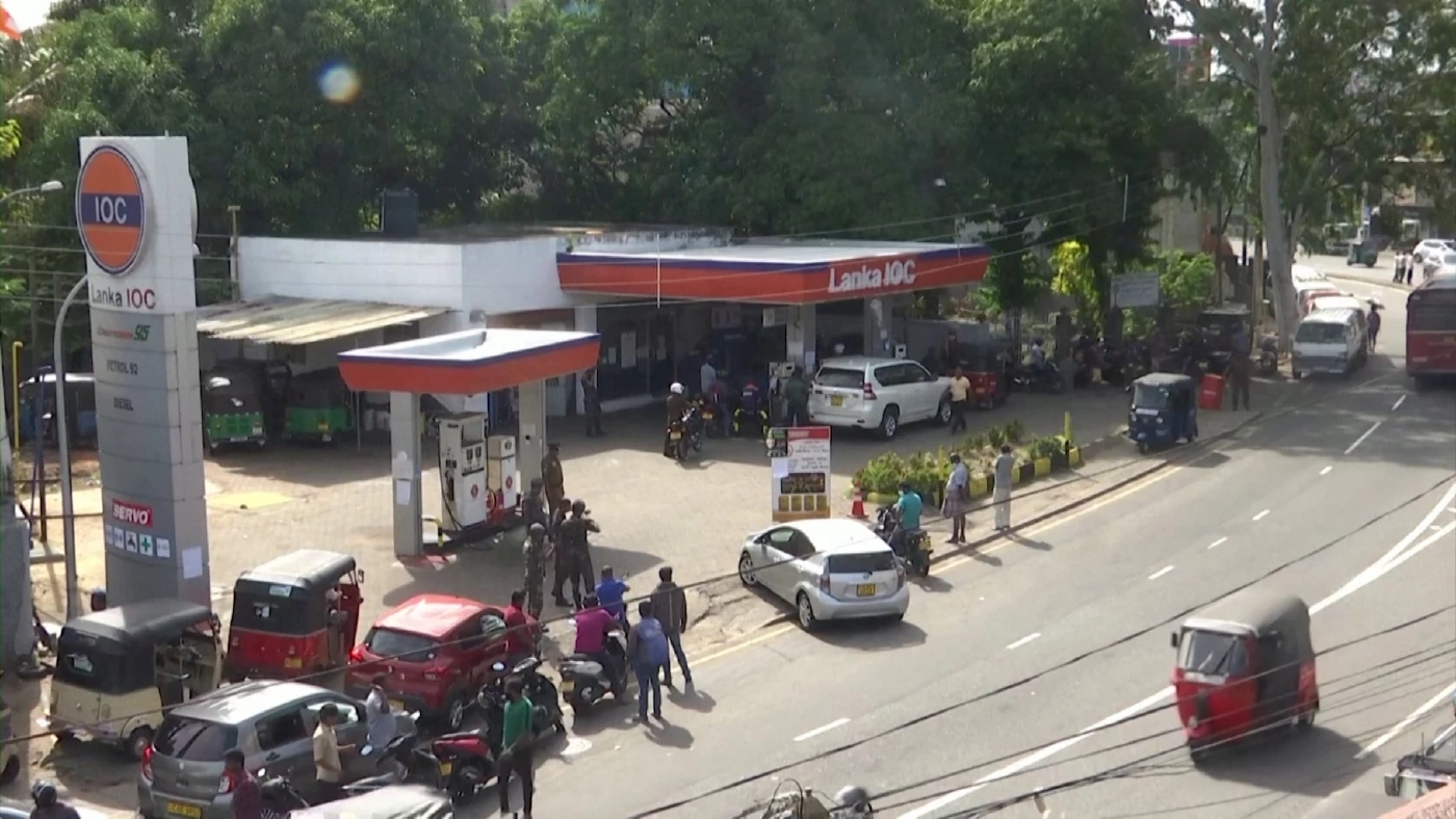 ชาวศรีลังกาหันขี่จักรยานสู้วิกฤตน้ำมันหมด