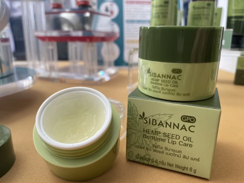 องค์การเภสัชฯ เปิดตัวเครื่องสำอาง ผลิตภัณฑ์จาก "เมล็ดกัญชง" บำรุงริมฝีปาก