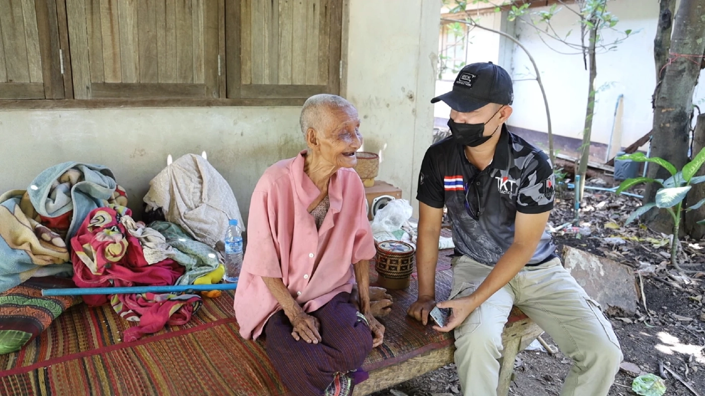 โซเซียลแห่แชร์แม่เฒ่า80เดิน2กม.ไปยืมเงิน50บาทมาซื้อข้าวกิน 