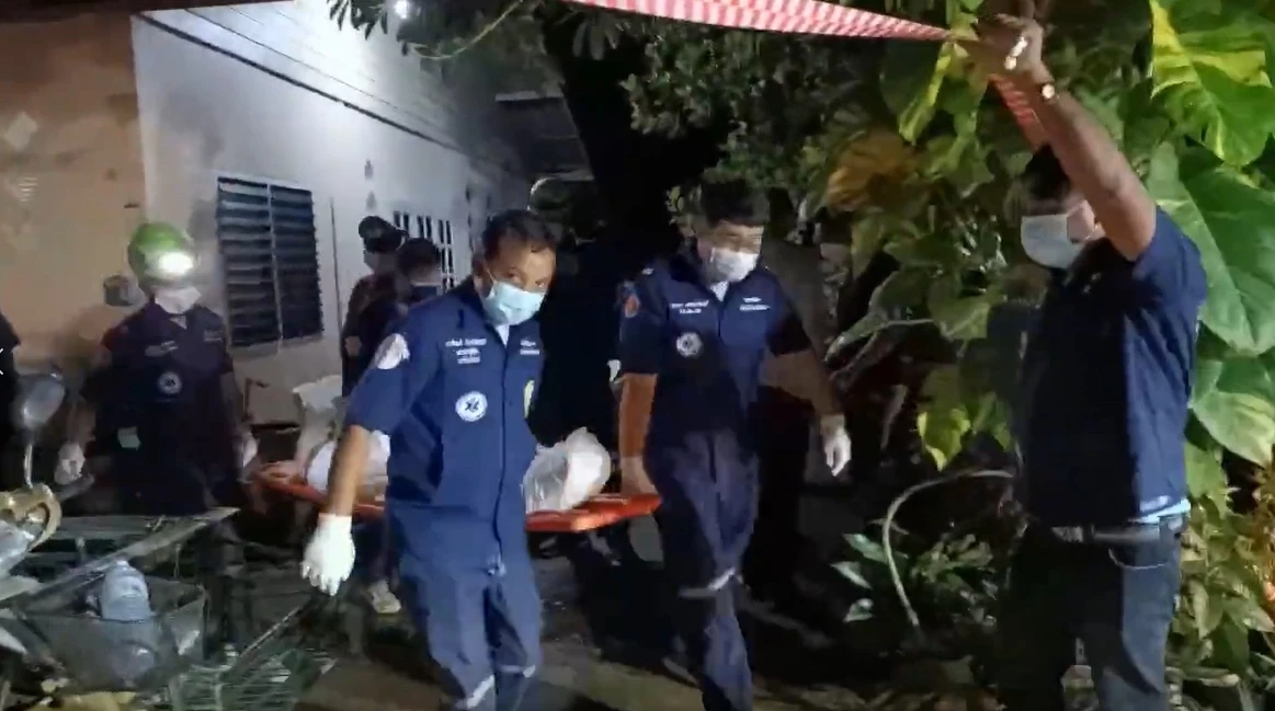 สลด ! ลูกชายวัย 26 ปี หลอนน้ำกระท่อม คว้าค้อนปอนทุบหัวแม่ดับ