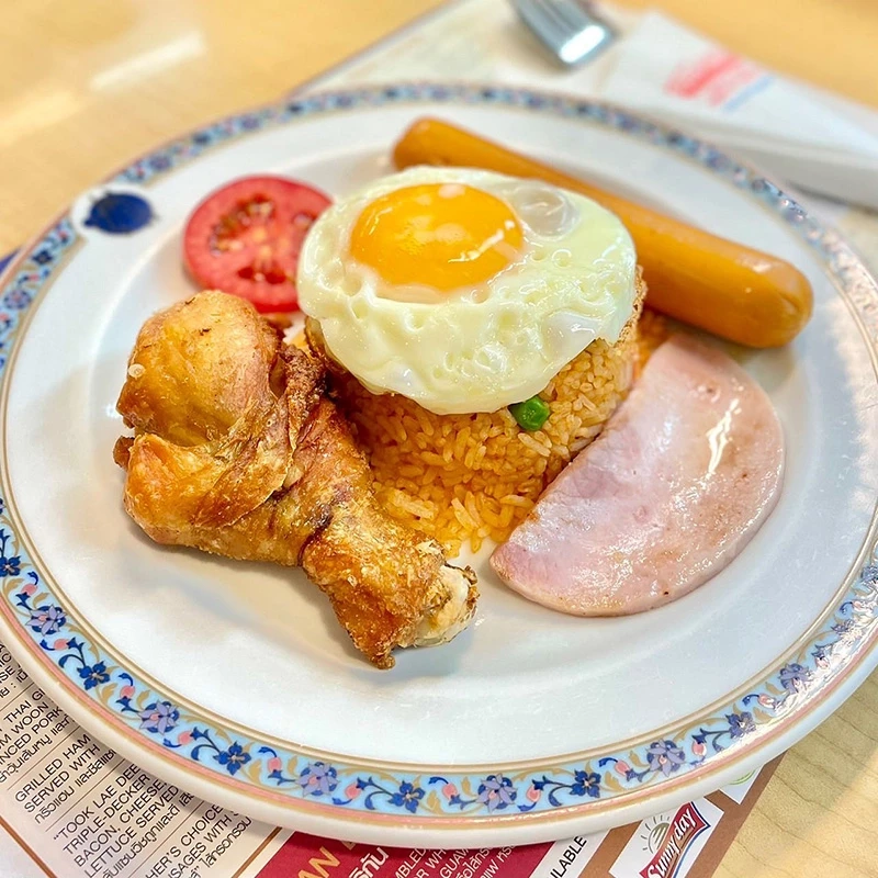 ข้าวผัดอเมริกันและซุปข้าวโพด “ฟู้ดแลนด์” เตรียมขายดี “แจ็คสัน หวัง” ไปกินมา