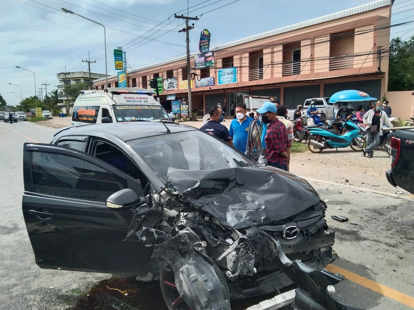 "พยาบาลสาว" วัยเบญจเพส ถูกพระทัก "ดวงถึงฆาต" ขับรถเก๋งชนปิคอัพดับ