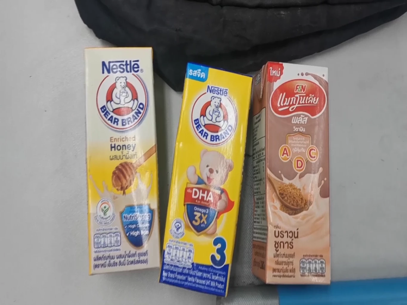 ขโมยนมกล่องให้ลูกกิน