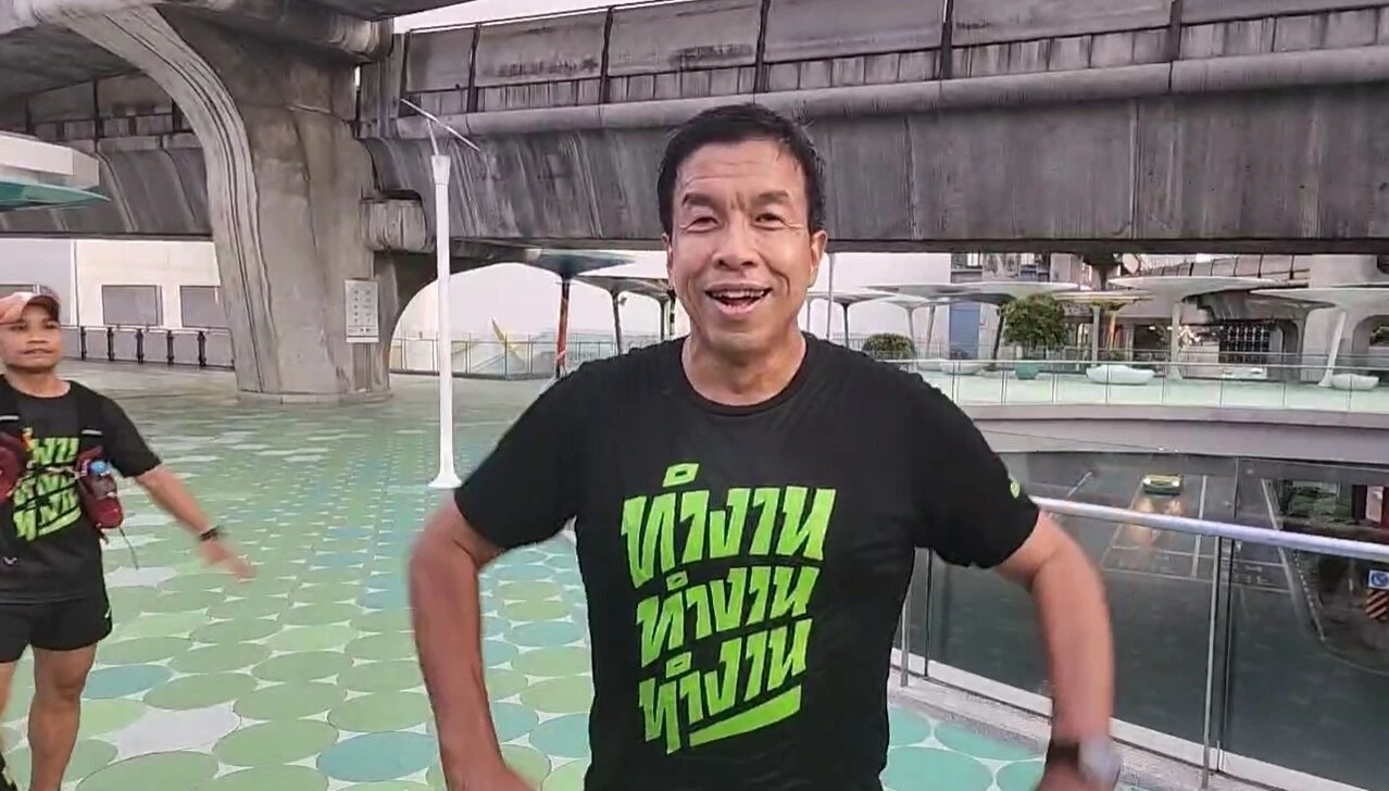 “ชัชชาติ” วิ่งซิตี้รันเส้นทางสวนลุม-ตลาดน้อย บอกพีคมากได้เจอนางงาม